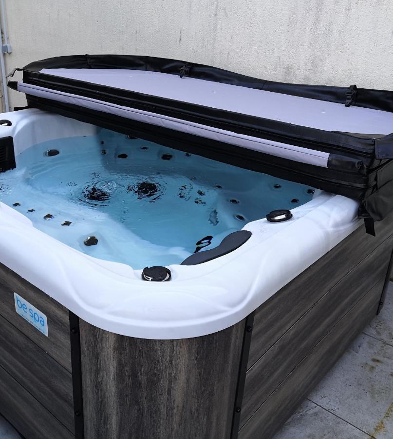 O Rethel Jacuzzi, Gite Ardennes Exteriér fotografie