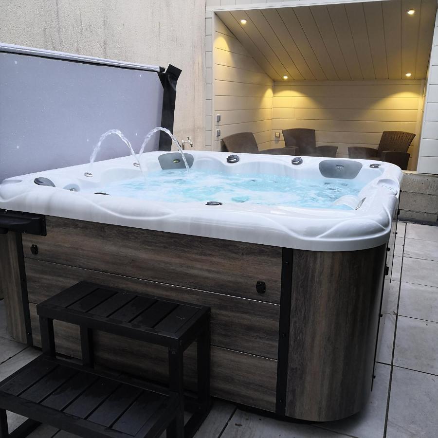 O Rethel Jacuzzi, Gite Ardennes Exteriér fotografie